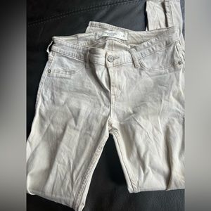 Abecrobrombie and fitch size 2 jeans. Off while